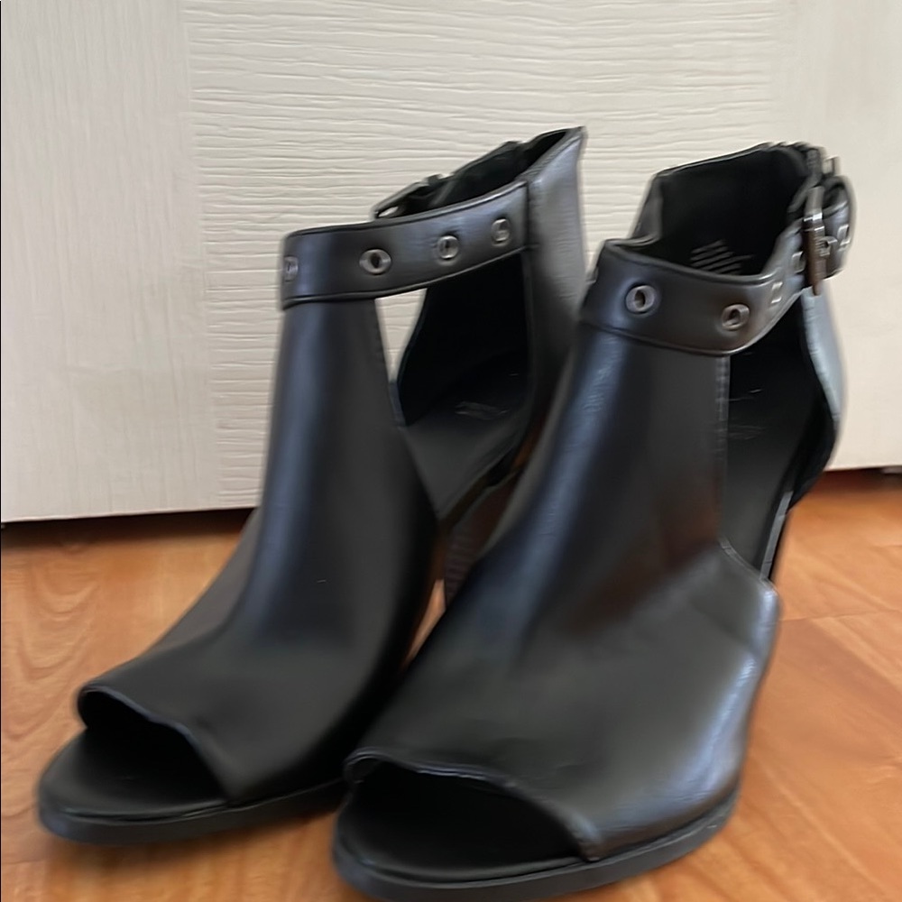 Simply Vera Wang Black Women's Open-Toe, heels size 8.5